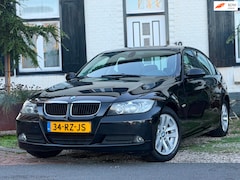 BMW 3-serie - 318i Dynamic Executive