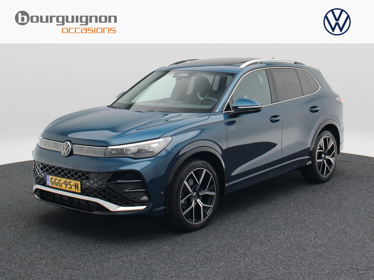 Volkswagen Tiguan - 1.5 eTSi R-Line Business 150 Pk | Trekhaak | Carplay | Sportstoelen | Panoramadak | Stoel - AutoWereld.nl