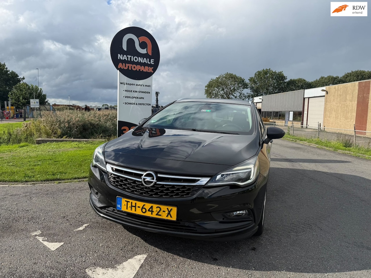 Opel Astra Sports Tourer - Opel Astra Sports Tourer 1.0 Online Edition | 2018 | Benzine | Semi-automaat | SCHADE AUTO - AutoWereld.nl