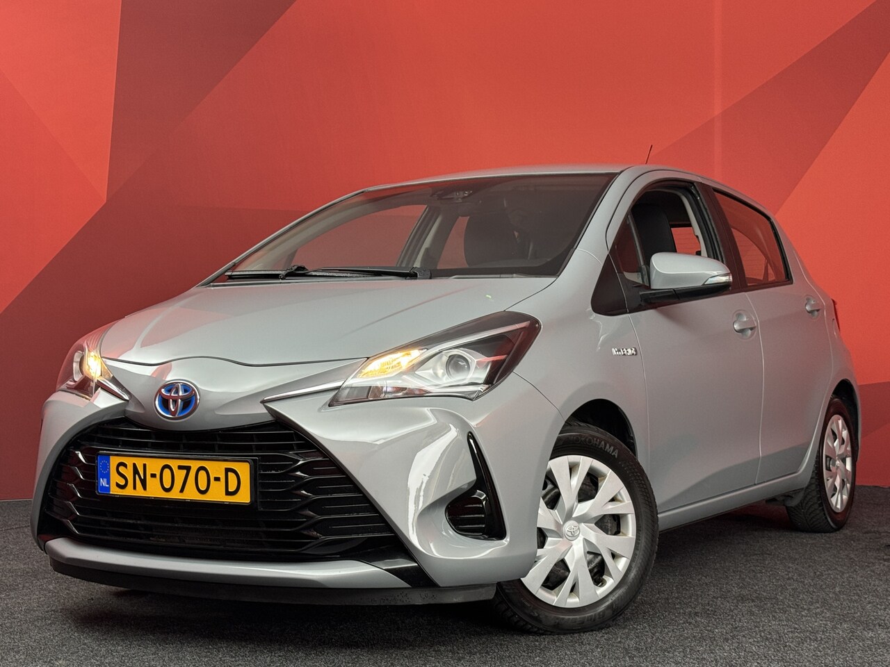 Toyota Yaris - 1.5 Hybrid Aspiration | Nieuw Binnen | Climate Control | Achteruitrijcamera | APK 22-02-20 - AutoWereld.nl