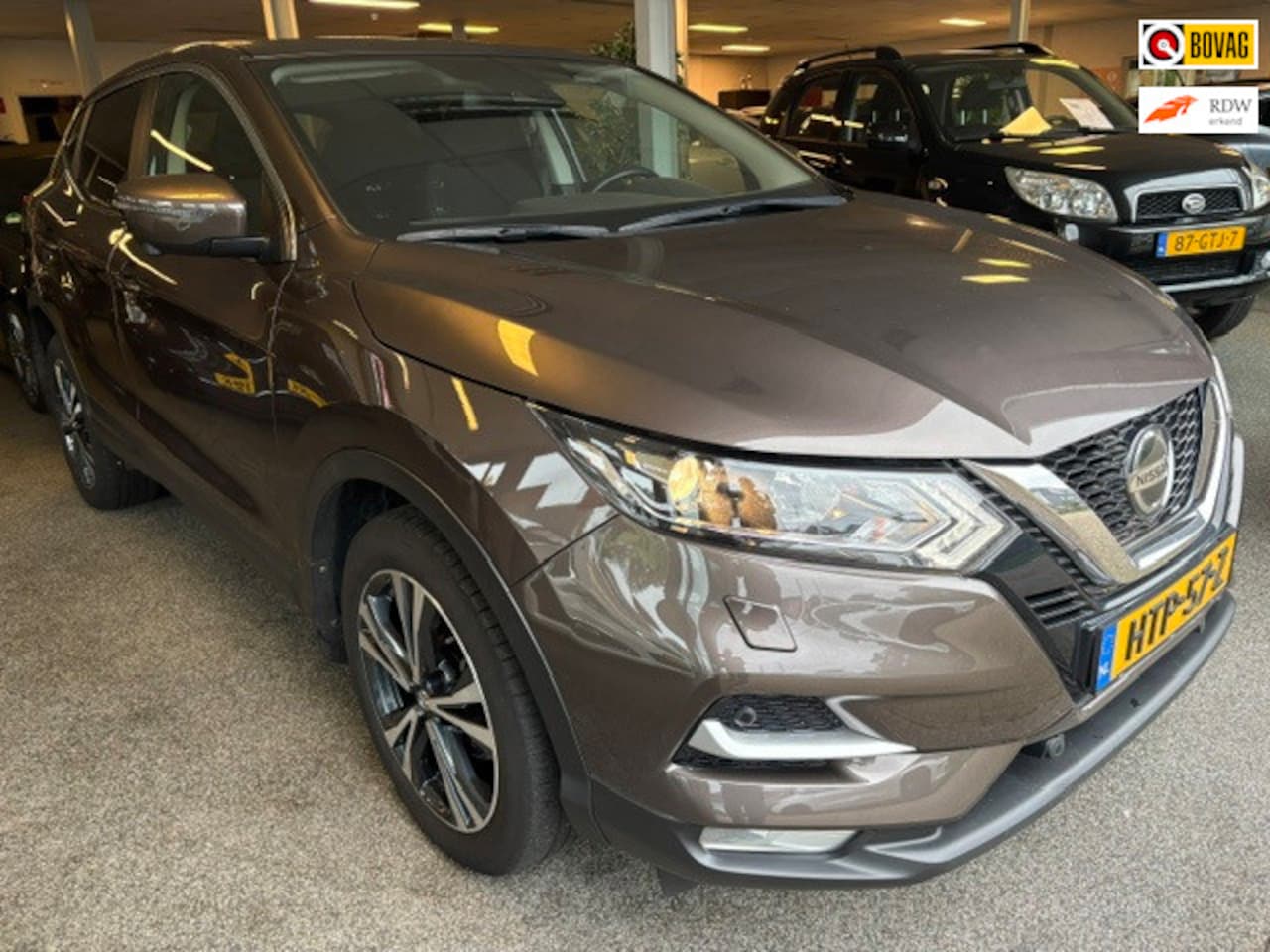 Nissan Qashqai - 1.3 DIG-T 160 Business Edition AUTOMAAT *parkeersensor v/a + trekhaak + stoelverwarming* - AutoWereld.nl