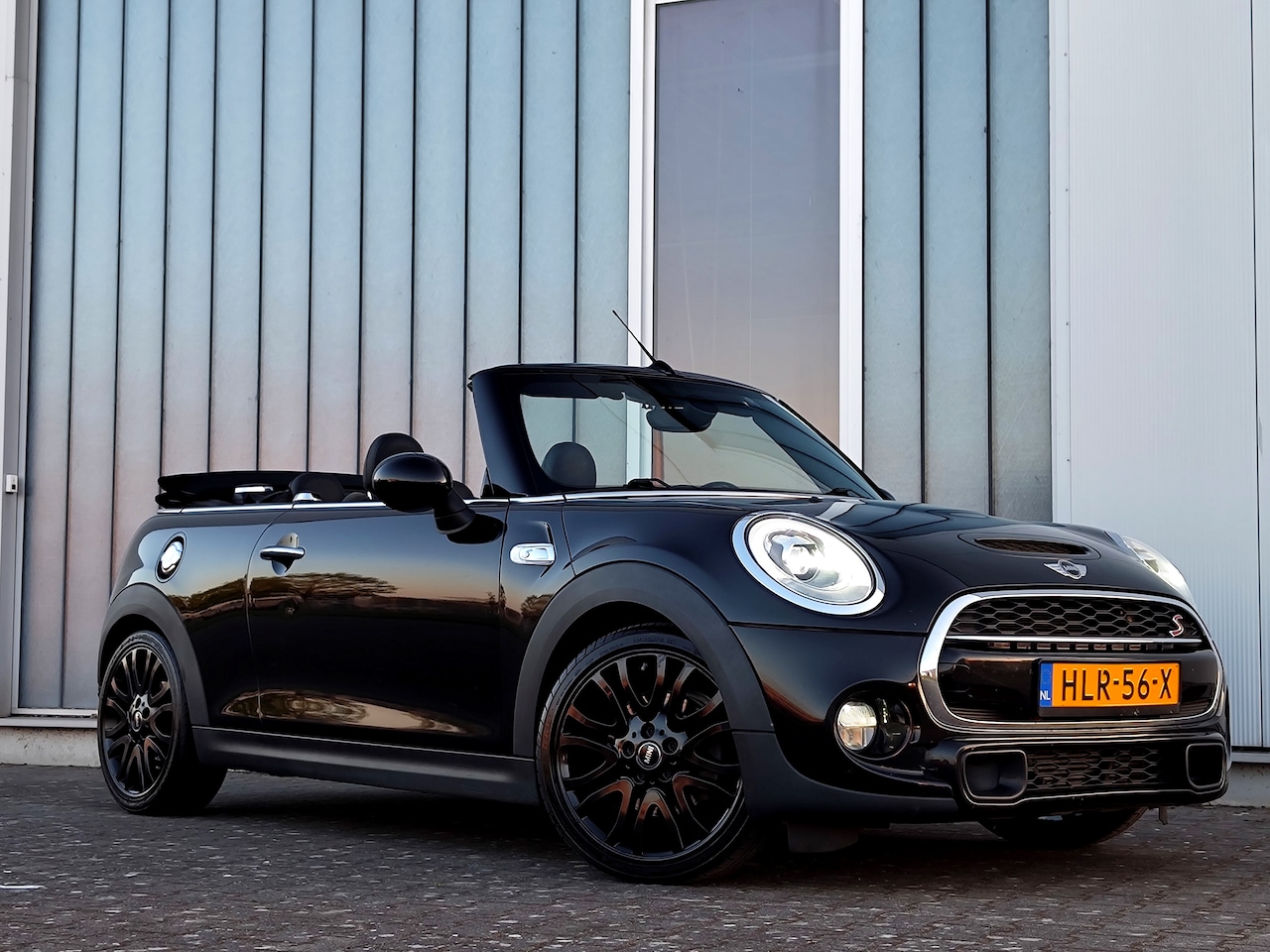 MINI Cabrio - 2.0 Cooper S S CABRIO 2.0 192PK 3XZWART/NAVI/XENON/LEDER/TOP - AutoWereld.nl