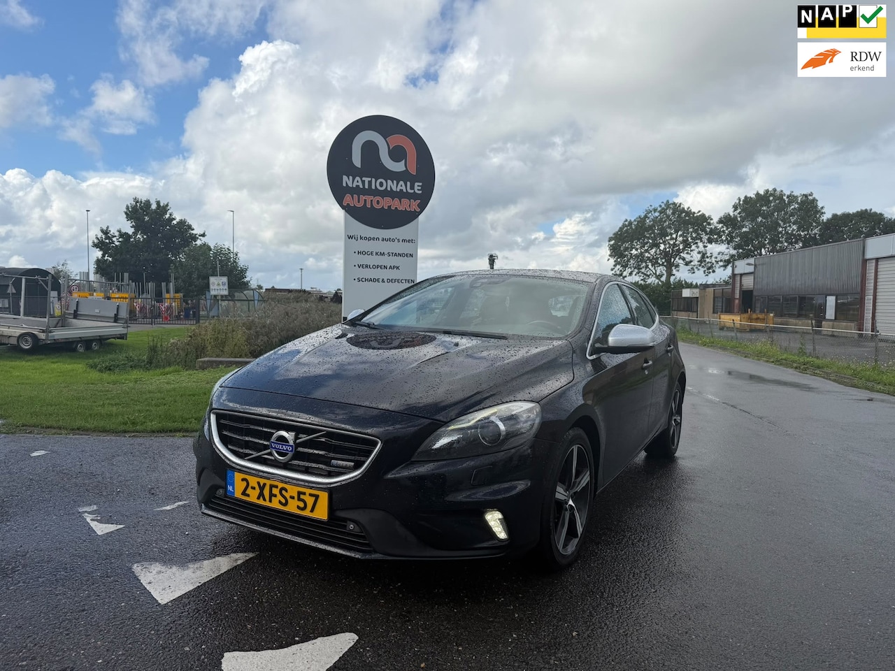 Volvo V40 - 2.0 D4 R-Design Business | 2014 | Diesel | Handgeschakeld - AutoWereld.nl