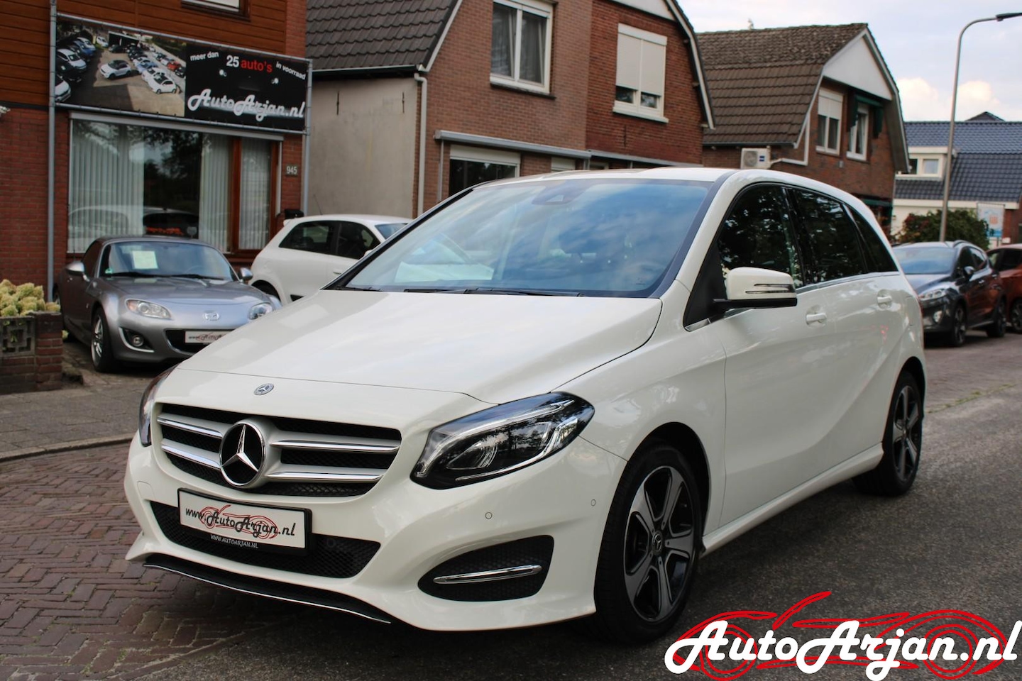 Mercedes-Benz B-klasse - 180 Blue Efficiency Ambition LED, Navi, Half Leer, Garantie! - AutoWereld.nl