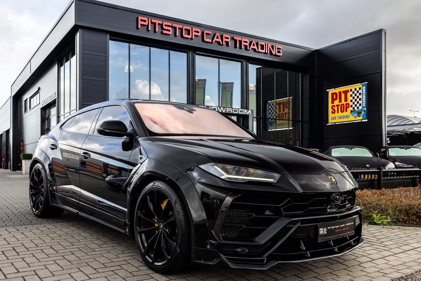 Lamborghini Urus - 4.0 V8 Novitec Widy-Body en uitlaat, Massage, 23 inch, Full Option! - AutoWereld.nl