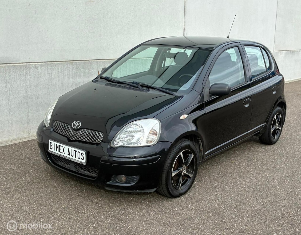 Toyota Yaris - 1.3 VVT-i 5-DEURS BELGISCHE PAPIEREN - AutoWereld.nl