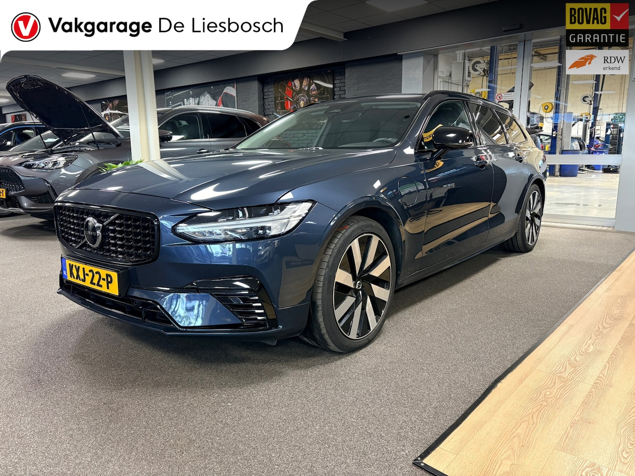 Volvo V90 - 2.0 T8 Plug-in hybrid AWD Ultimate Dark / Panoramadak / leder / trekhaak / camera / Harman - AutoWereld.nl