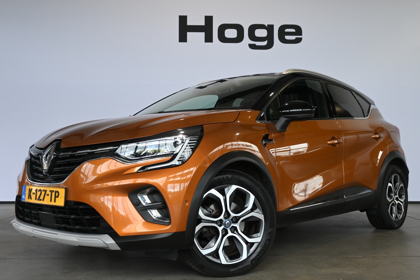 Renault Captur - 1.6 E-Tech Plug-in Hybrid 160 Intens Clima Cruise Navigatie 360° Gr Camera 1e Eigenaar Tre - AutoWereld.nl