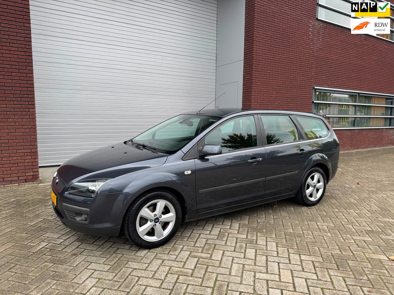Ford Focus Wagon - 1.6-16V Automaat Airco Cruise Trekhaak - AutoWereld.nl