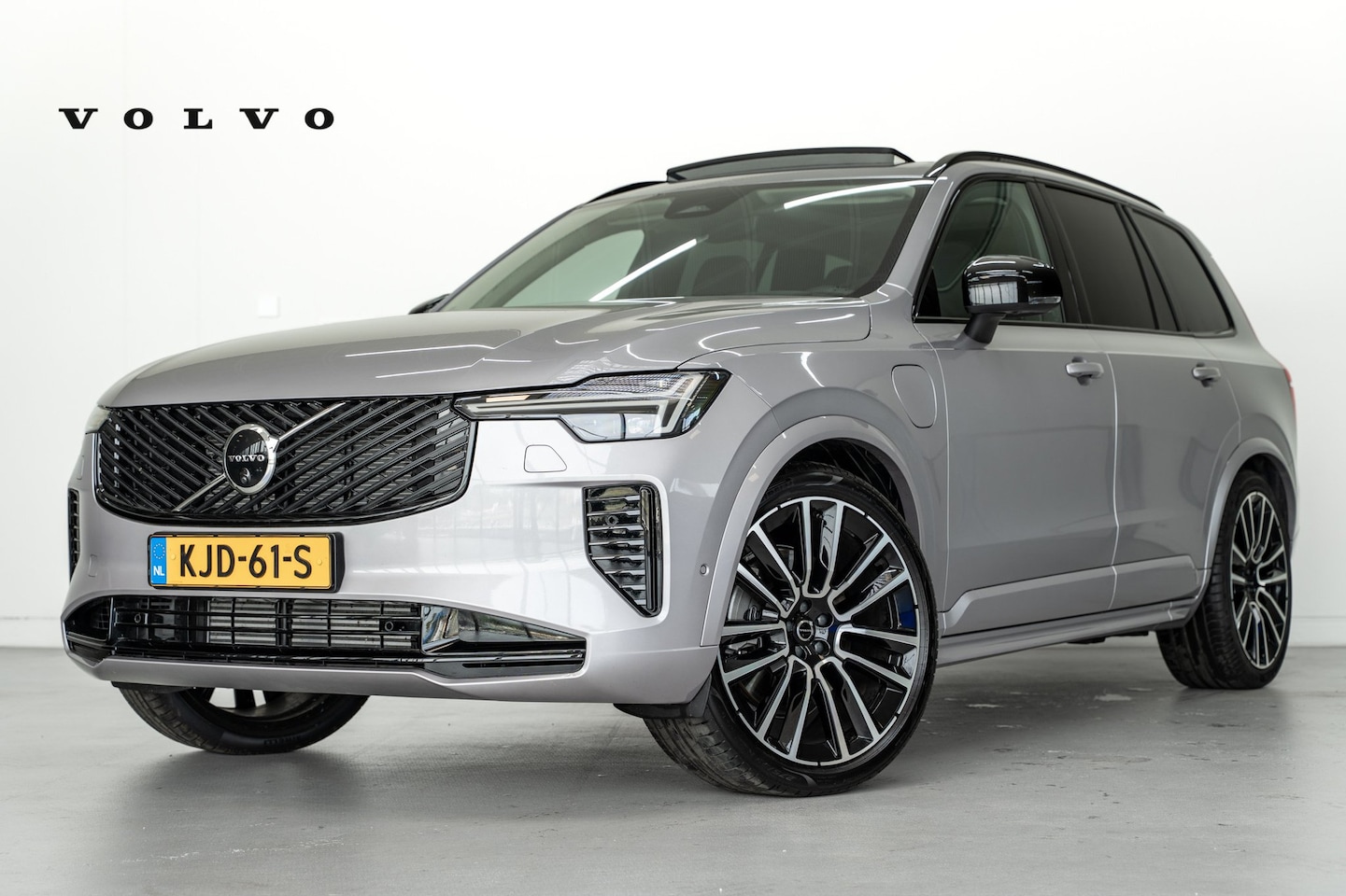 Volvo XC90 - T8 455PK Ultra Dark | 22'' | Luchtvering | BW Audio | Trekhaak | Gelam Glas | Massage - AutoWereld.nl