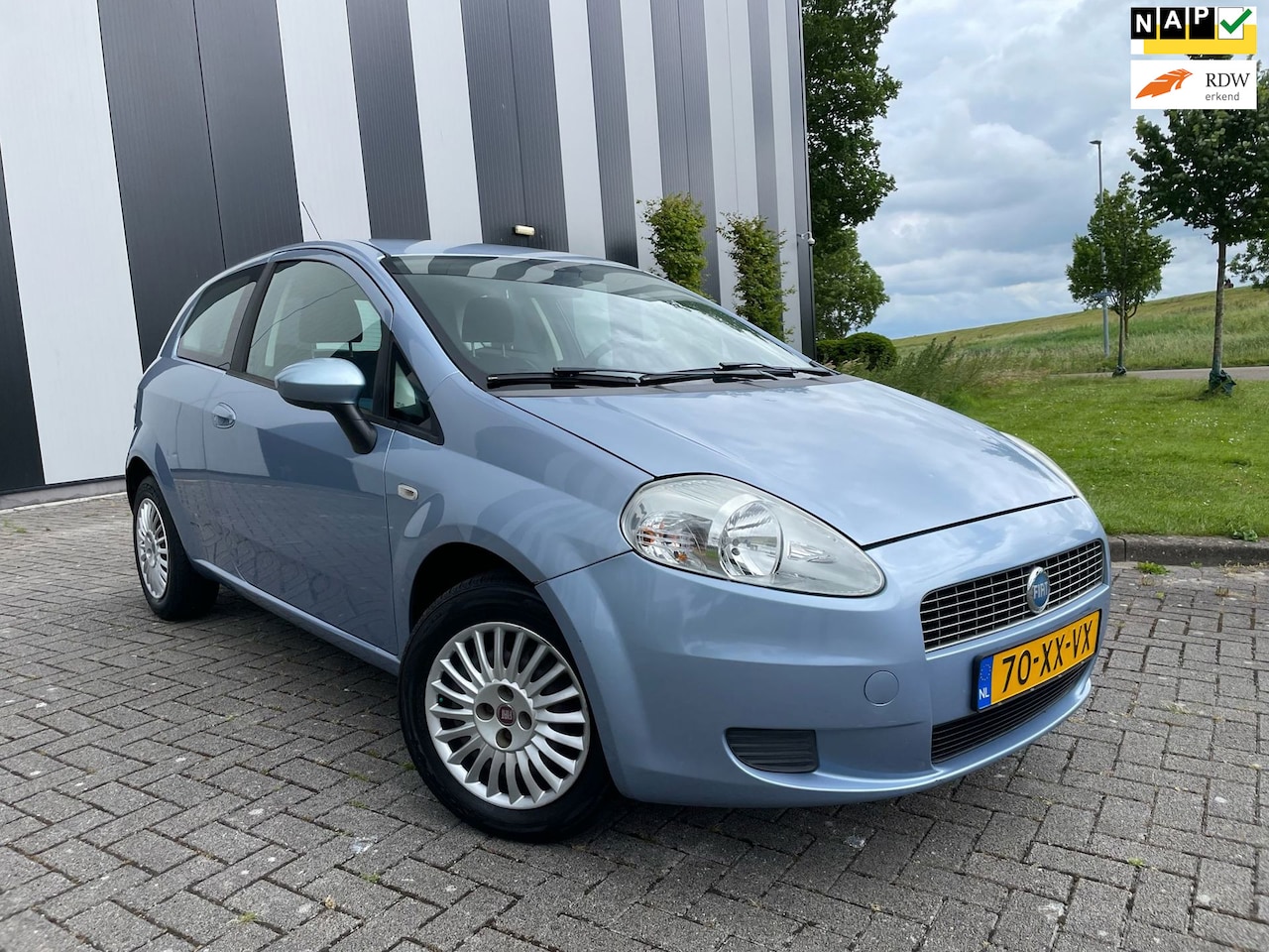 Fiat Grande Punto - 1.4 Dynamic Automaat-Lage Km-Airco-Elekpakket-2 Sleutels - AutoWereld.nl