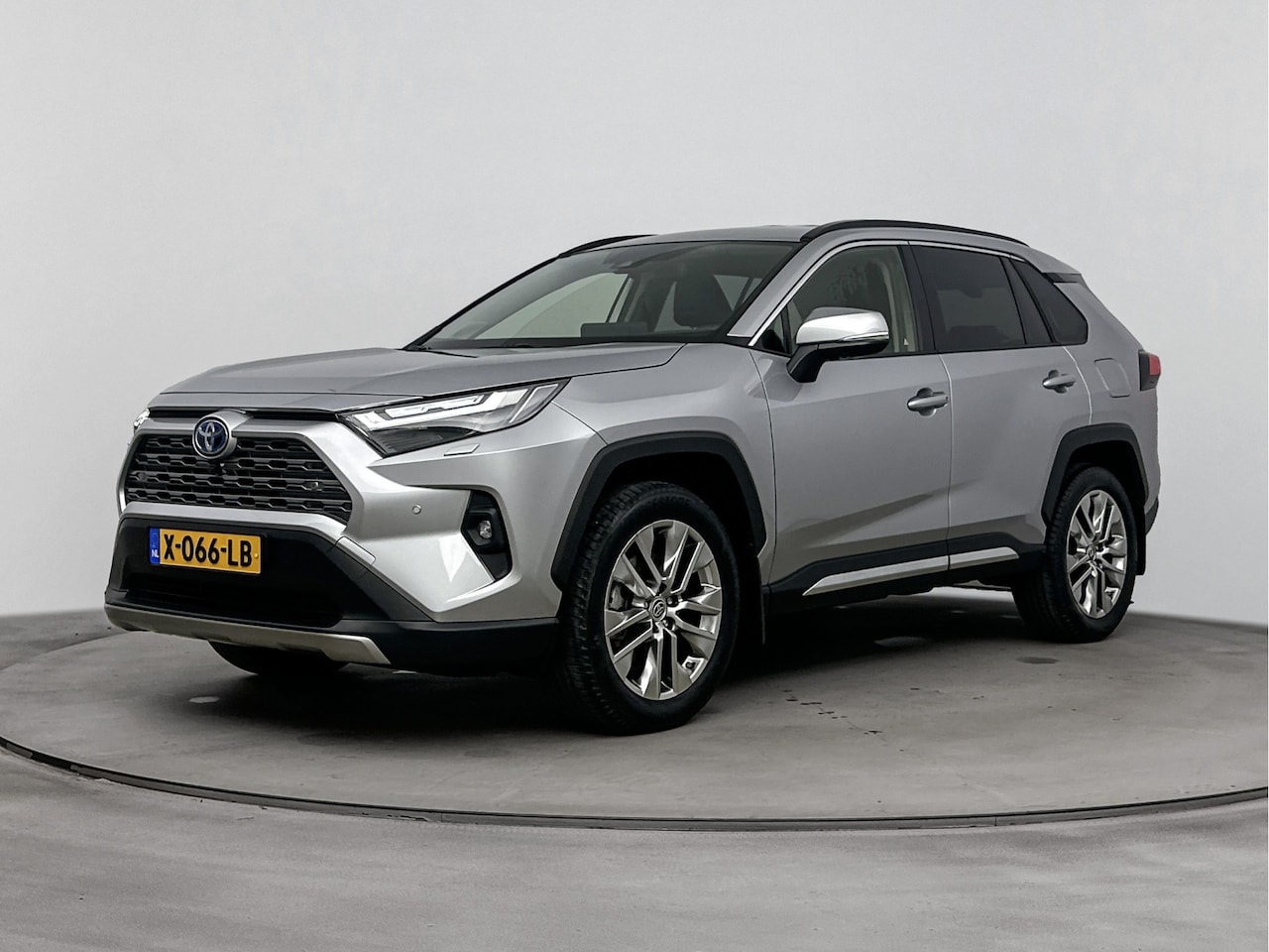 Toyota RAV4 - 2.5 Hybrid AWD Executive | Bearlock | Premium Pack - AutoWereld.nl