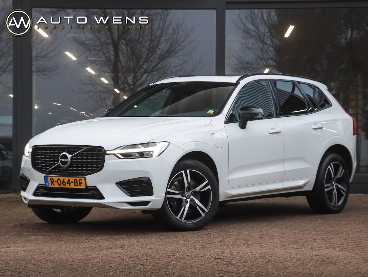 Volvo XC60 - T6 Recharge AWD R-Design SOH 90,4% Leder Pano BLIS Harman Kardon - AutoWereld.nl