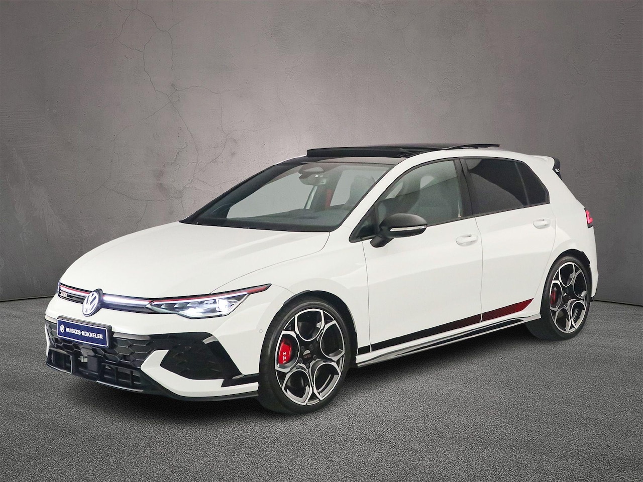 Volkswagen Golf - 2.0 TSI GTI Clubsport Edition 50 325pk DSG Automaat, Panoramadak, Lederen bekleding, Akrap - AutoWereld.nl