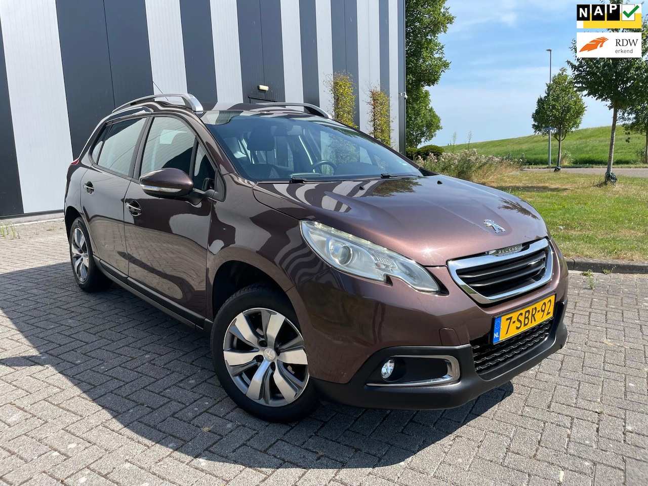 Peugeot 2008 - 1.2 VTi Active 1e Eigenaar-Nw APK-Airco-Led-Cruise-Lmv-Trekhaak - AutoWereld.nl