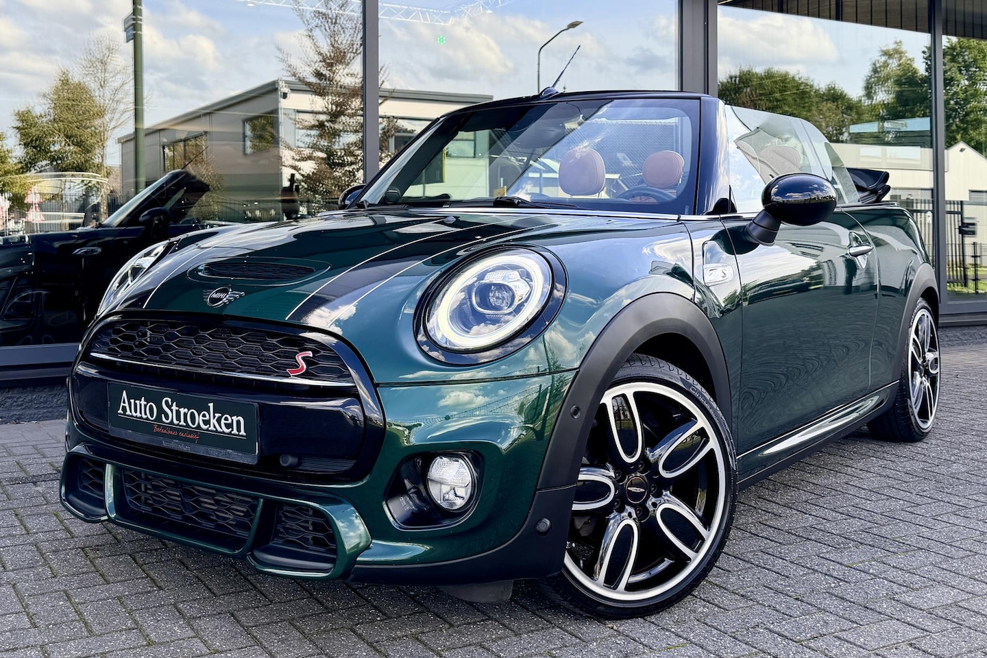 MINI Cabrio - 2.0 Cooper S JCW 192pk Leer Navi Harman/Cardon - AutoWereld.nl
