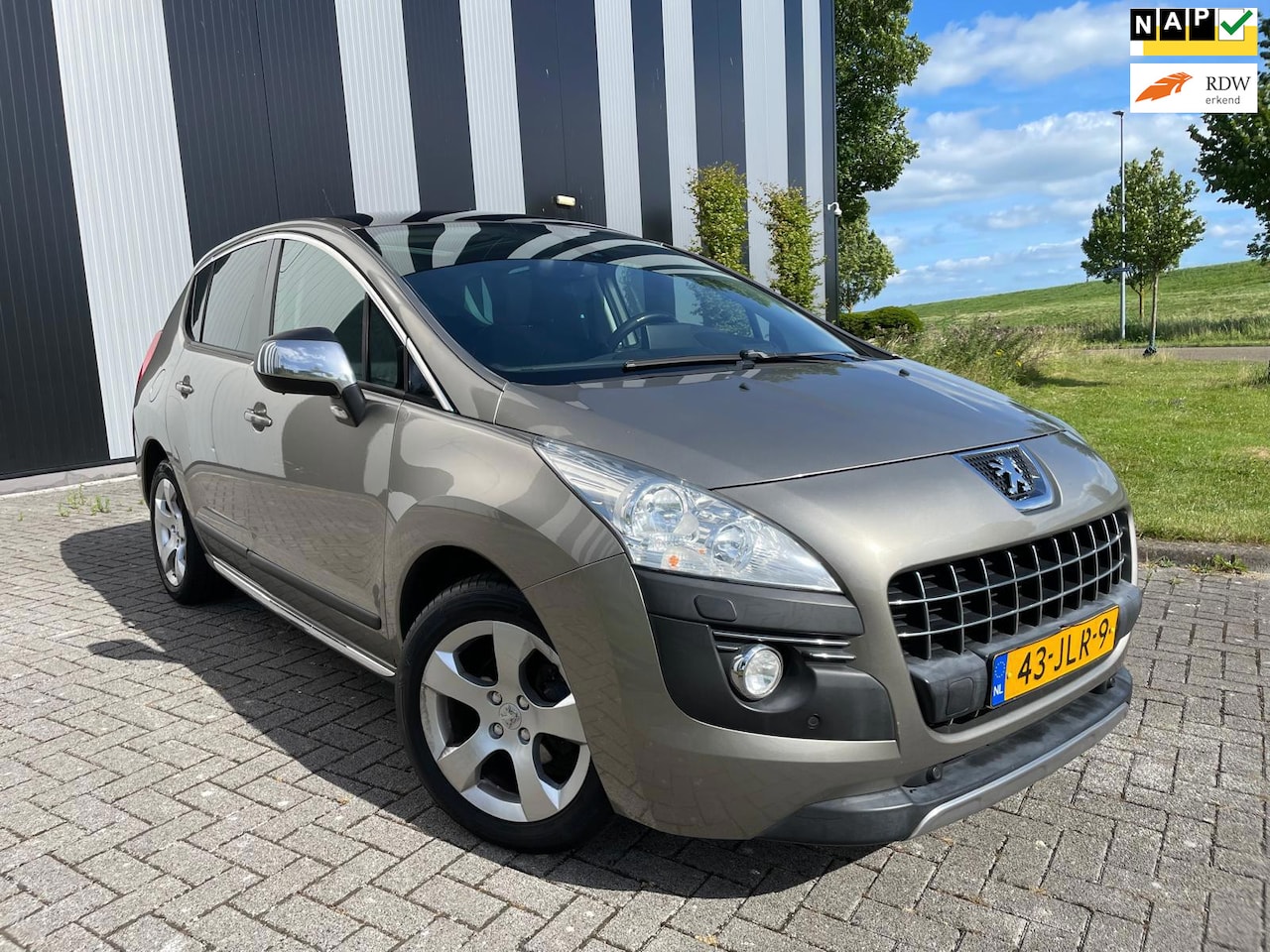 Peugeot 3008 - 1.6 VTi GT Clima-Cruise-Pdc-Pano-Lmv-Trekhaak - AutoWereld.nl