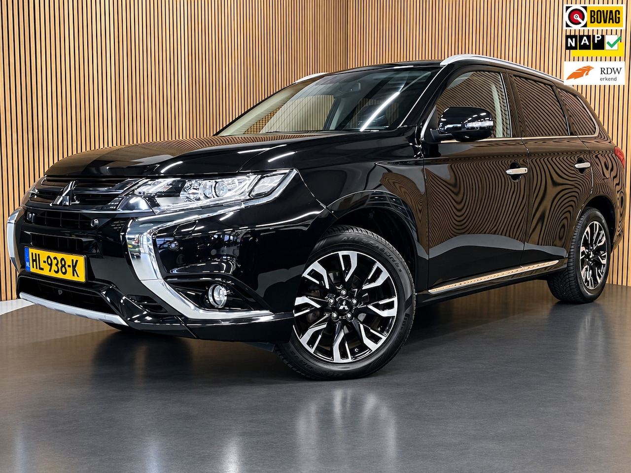 Mitsubishi Outlander - 2.0 PHEV Executive Edition|AFN.TREKHAAK|LEDER|STOELVERW.|NAVI|CAMERA|CRUISE+CLIMATE CTRL|P - AutoWereld.nl