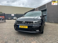 Volkswagen Tiguan - 1.5 TSI ACT Highline Business R Camera Clima Cruise Navi Pano PDC LM-Wielen Trekhaak APK N