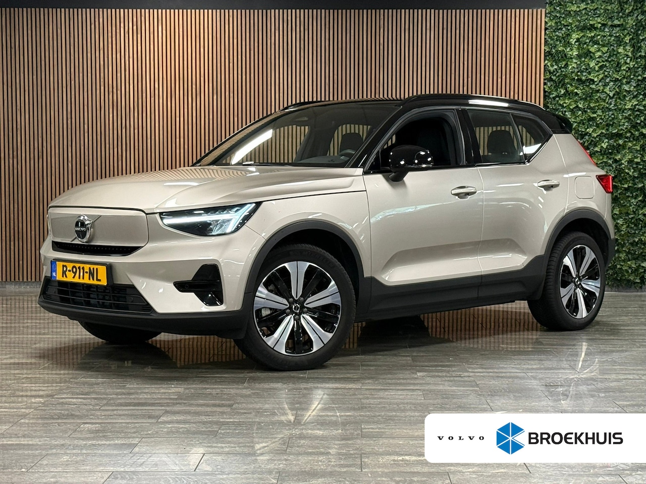Volvo XC40 - Recharge Plus 70 kWh | All-season banden | Parkeercamera | Adaptieve Cruise Control | Pilo - AutoWereld.nl