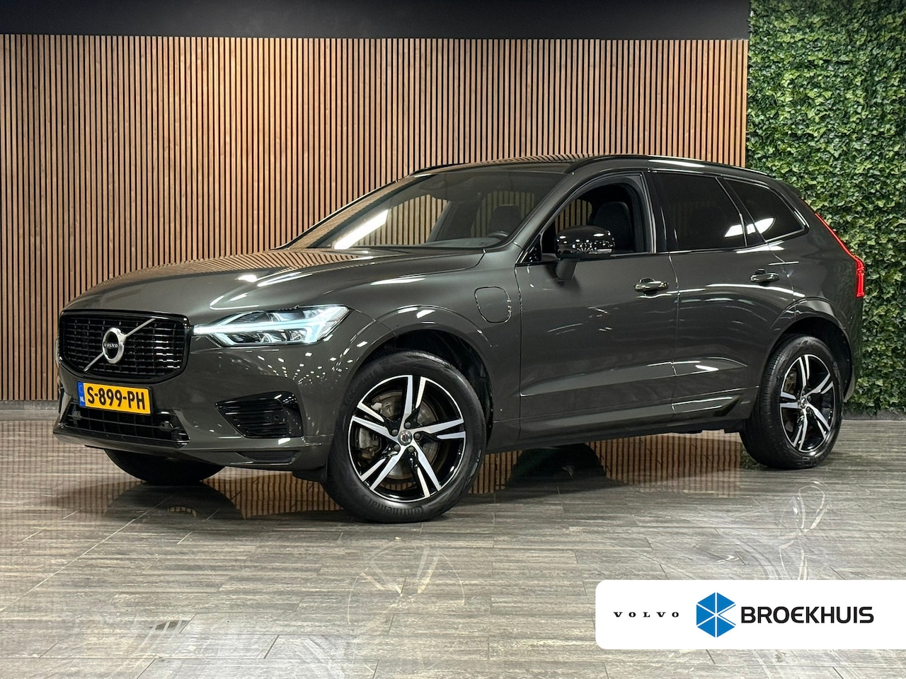 Volvo XC60 - T8 AWD Recharge R-Design | Trekhaak | Parkeercamera | Schuifdak | Cruise Control | Stoelve - AutoWereld.nl