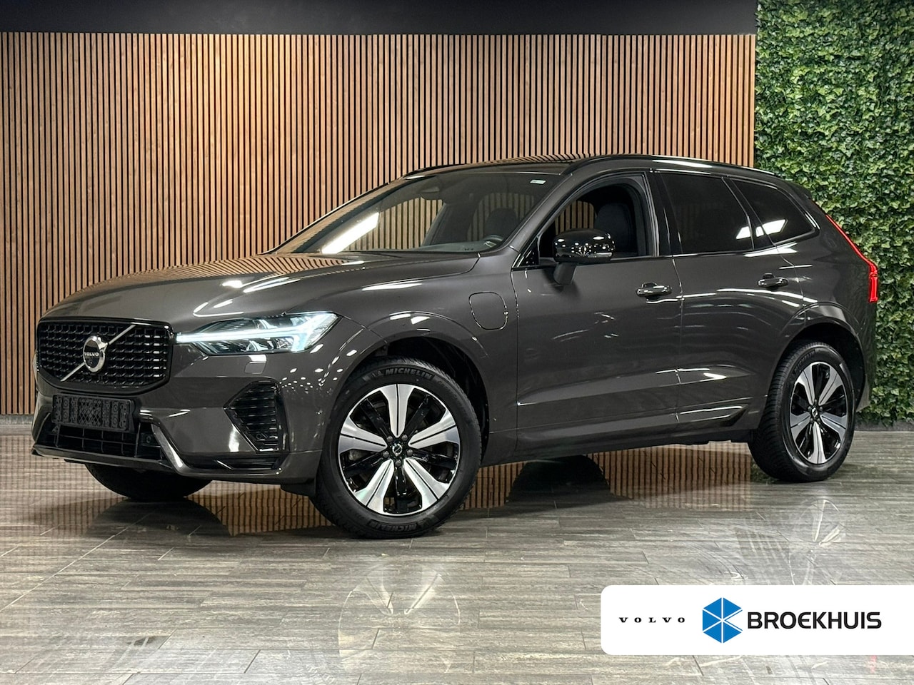 Volvo XC60 - T6 AWD Recharge Plus Dark | Harman Kardon | Schuifdak | 360° Camera | Adaptieve Cruise Con - AutoWereld.nl