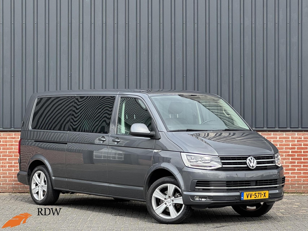 Volkswagen Transporter - 2.0 TDI 150pk Dubbele Cabine Highline Trekhaak/Leder/Adap.Cruise/Carplay/LED/Navi/18" - AutoWereld.nl
