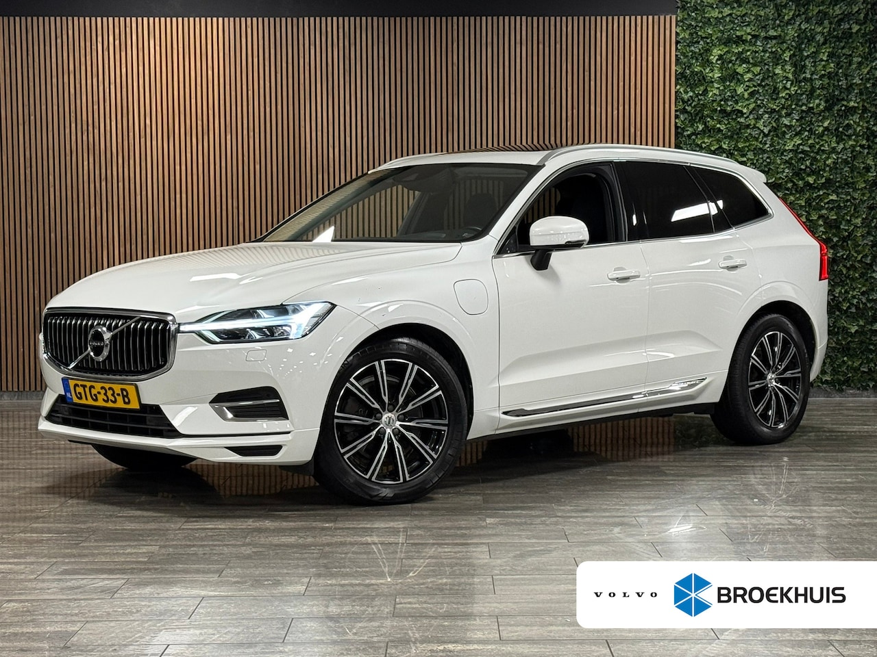 Volvo XC60 - T8 AWD Recharge Inscription | Luchtvering | Trekhaak | Crystal White | Harman Kardon | Ada - AutoWereld.nl