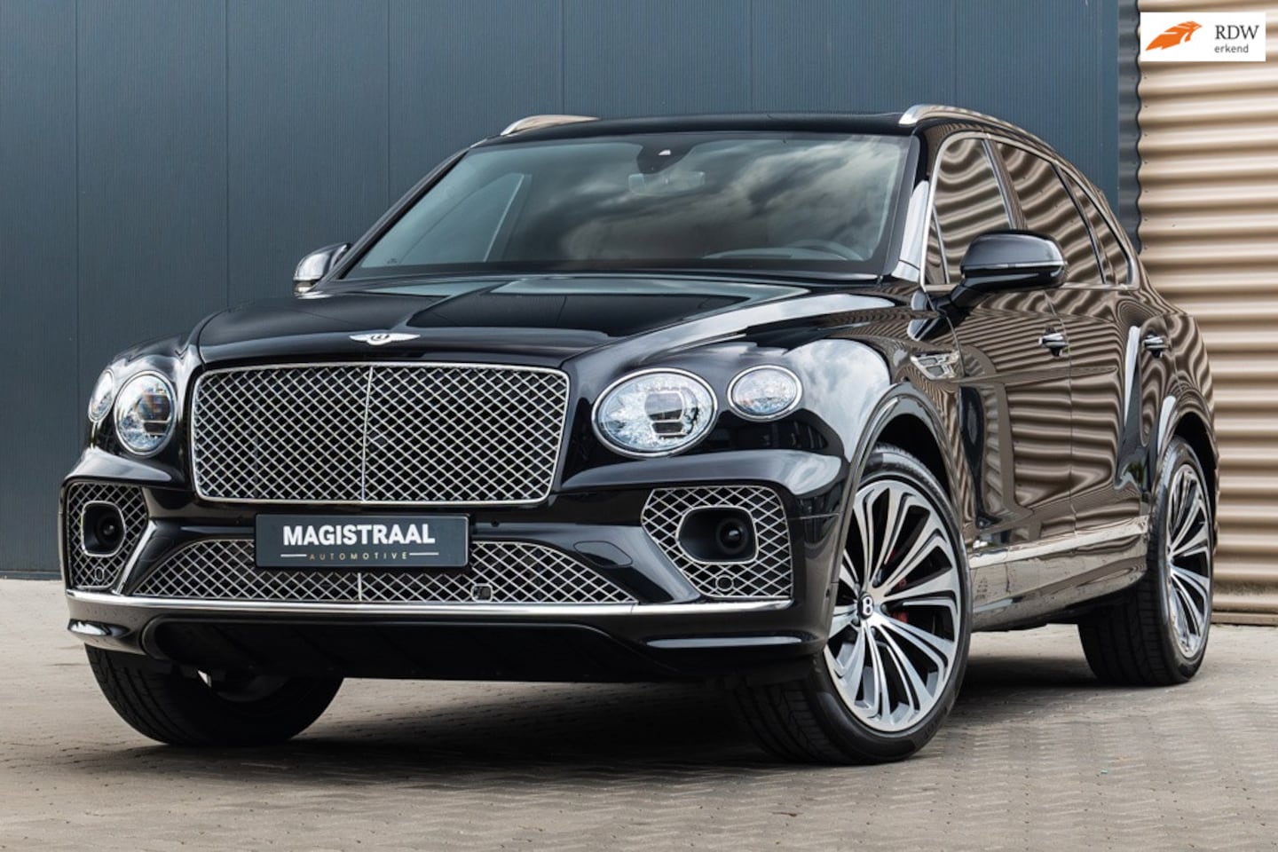 Bentley Bentayga - 4.0 V8 Azure 4.0 V8 Azure - AutoWereld.nl