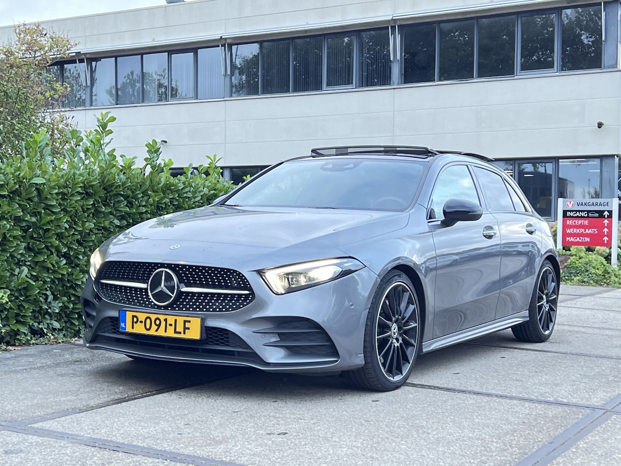 Mercedes-Benz A-klasse - 250 Premium Plus |PANO|CARPLAY|CLIMA|AMG-LINE|CLIMA| 5652 - AutoWereld.nl