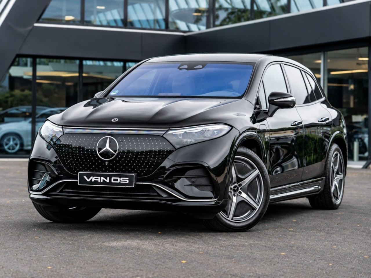 Mercedes-Benz EQS SUV - 450 4MATIC AMG Line | Superscreen | Luchtvering | Massage | Pano - AutoWereld.nl