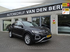 Volkswagen T-Roc - 1.5 TSI ACT Style DSG / Nw model / Digitaal dachbord / Trekhaak