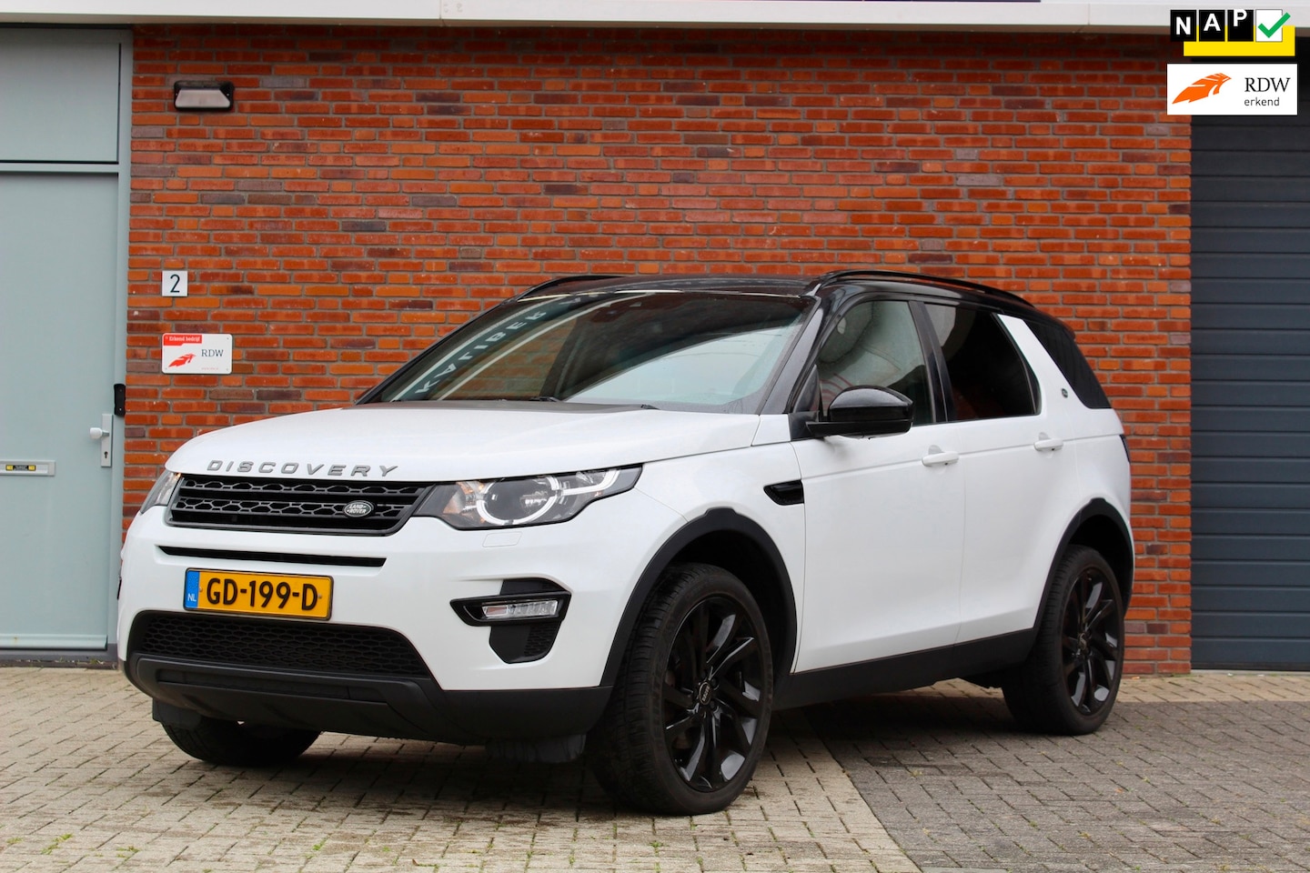 Land Rover Discovery Sport - 2.2 TD4 4WD SE | NAP | 20inch - AutoWereld.nl