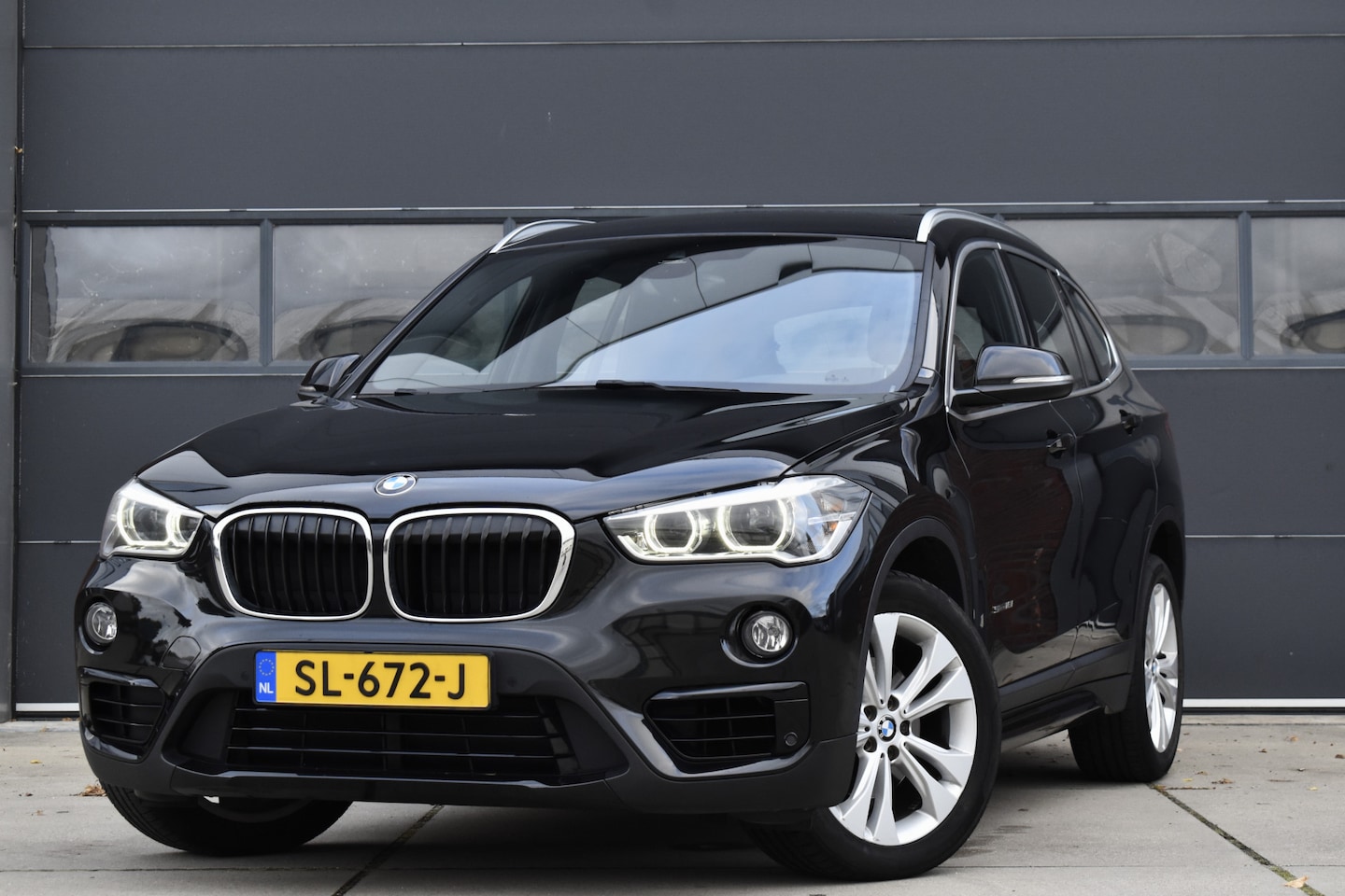 BMW X1 - sDrive18i Executive NAP Navi - Cruise - Lmv - AutoWereld.nl