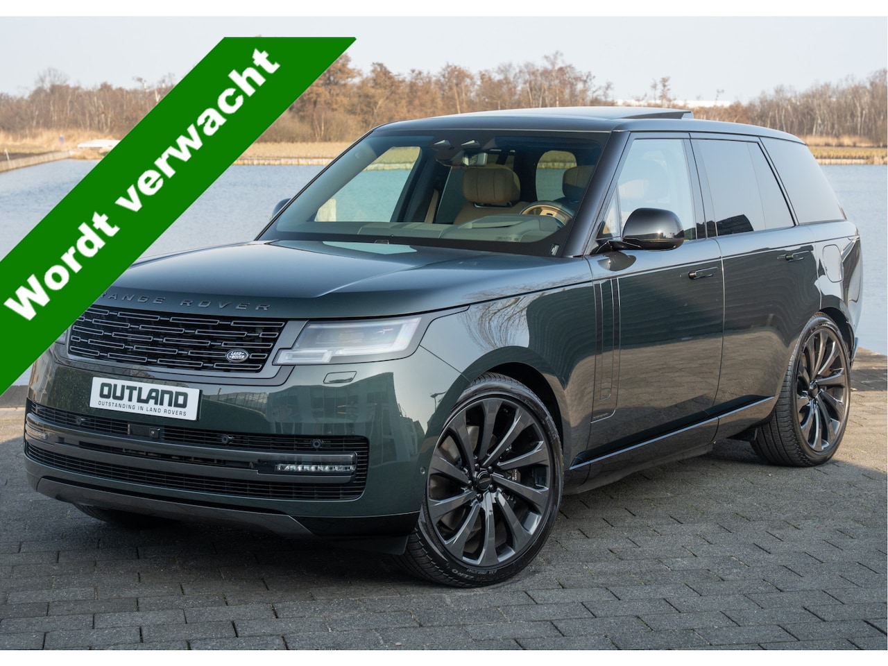 Land Rover Range Rover - P550e Autobiography | VERWACHT | Belgravia Green Metallic | Cognac leder | Hot Stone mass - AutoWereld.nl
