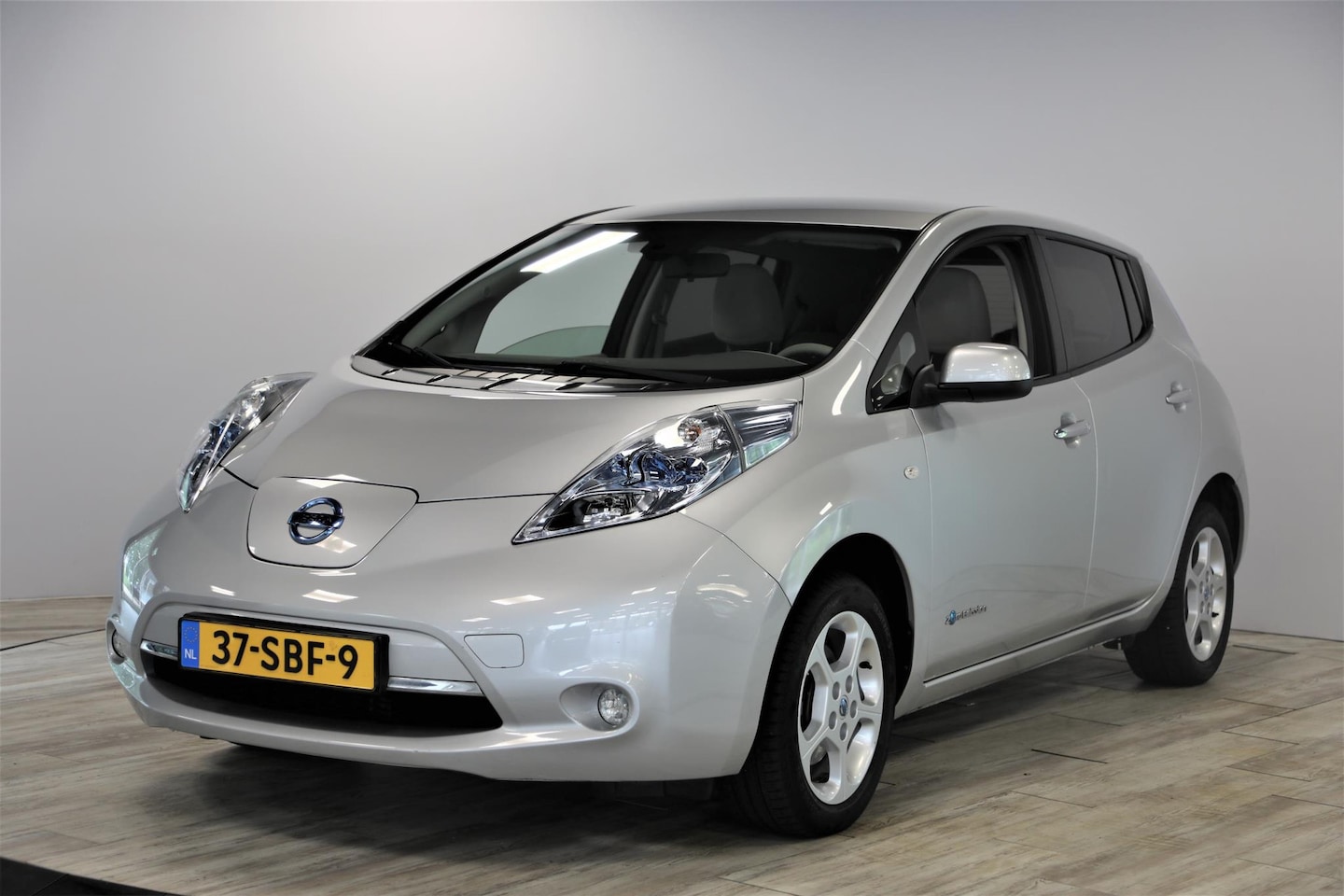 Nissan LEAF - Base 24 kWh | Camera | Navi | Cruise - AutoWereld.nl