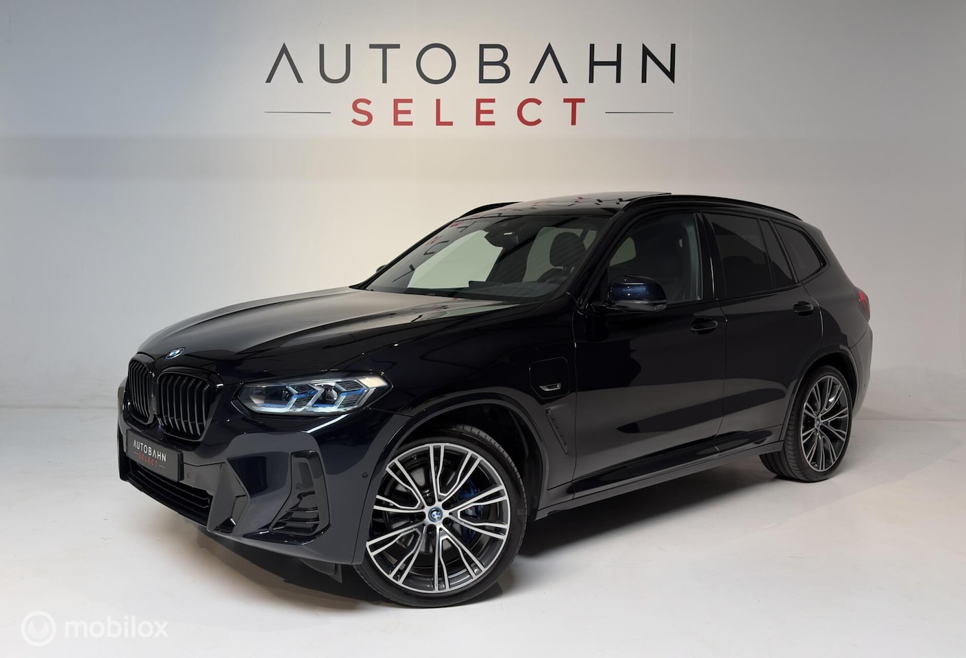 BMW X3 - Xdrive30e 292pk M-Sport/ H&K/ Head-up/ Pano/ Trekhaak - AutoWereld.nl