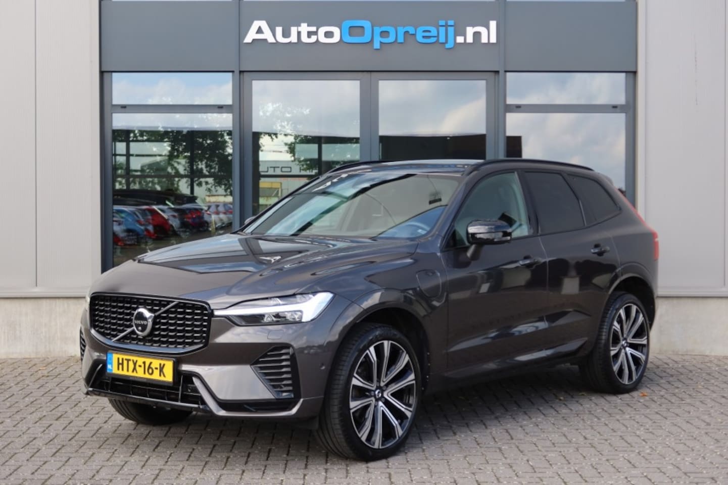 Volvo XC60 - 2.0 T8 AWD 391pk Inscription Exclusive Panoramadak, Trekhaak inkl. HUD, 360 camera - AutoWereld.nl