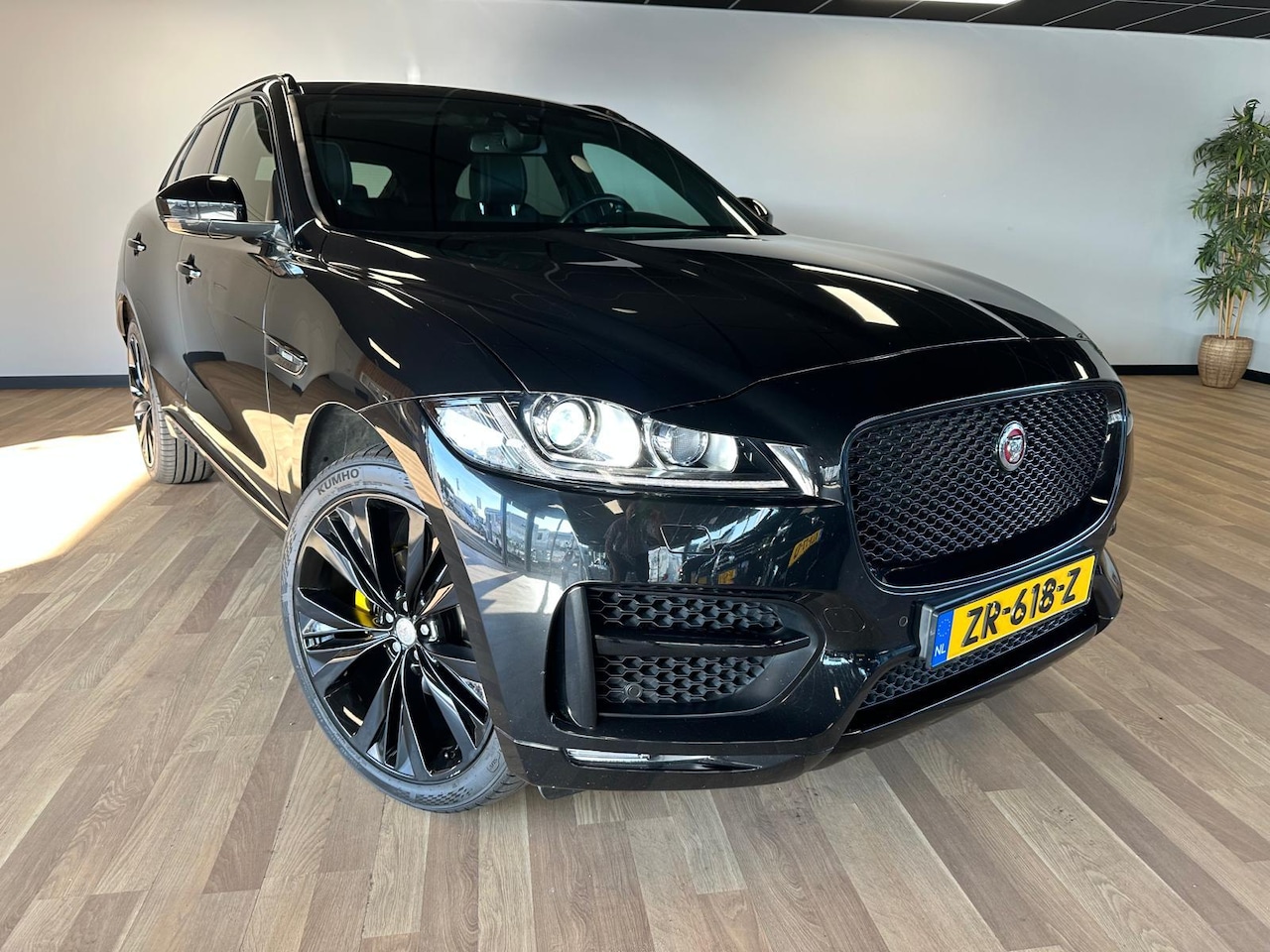 Jaguar F-Pace - 2.0 R-Sport AWD 25t 2.0 R-Sport AWD 25t - AutoWereld.nl