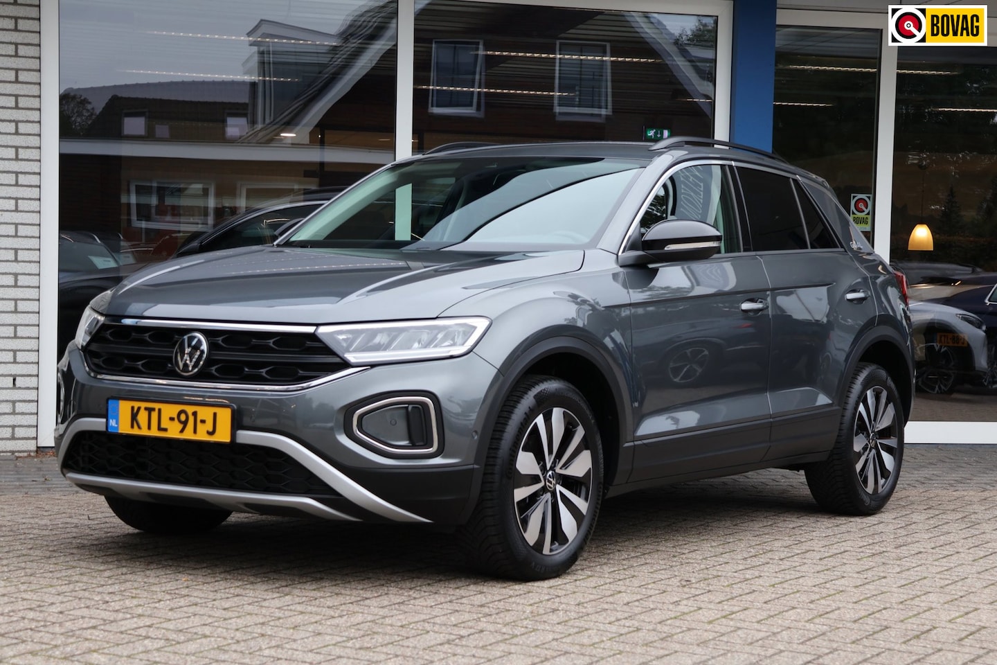 Volkswagen T-Roc - 1.0 TSI Edition Stoelverwarming Lane-assist - AutoWereld.nl