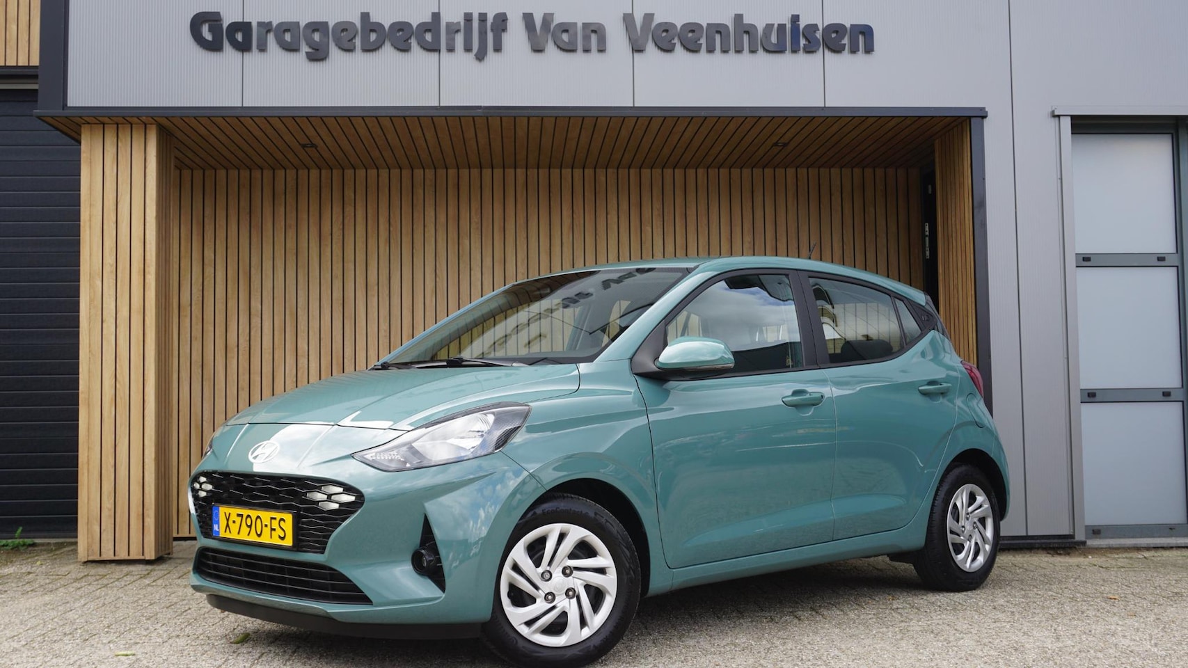 Hyundai i10 - 1.0 67pk Comfort 5Drs Virtual-Cockpit Cruisecontrol Navi A-Camera LED 39072km! *NL auto* M - AutoWereld.nl
