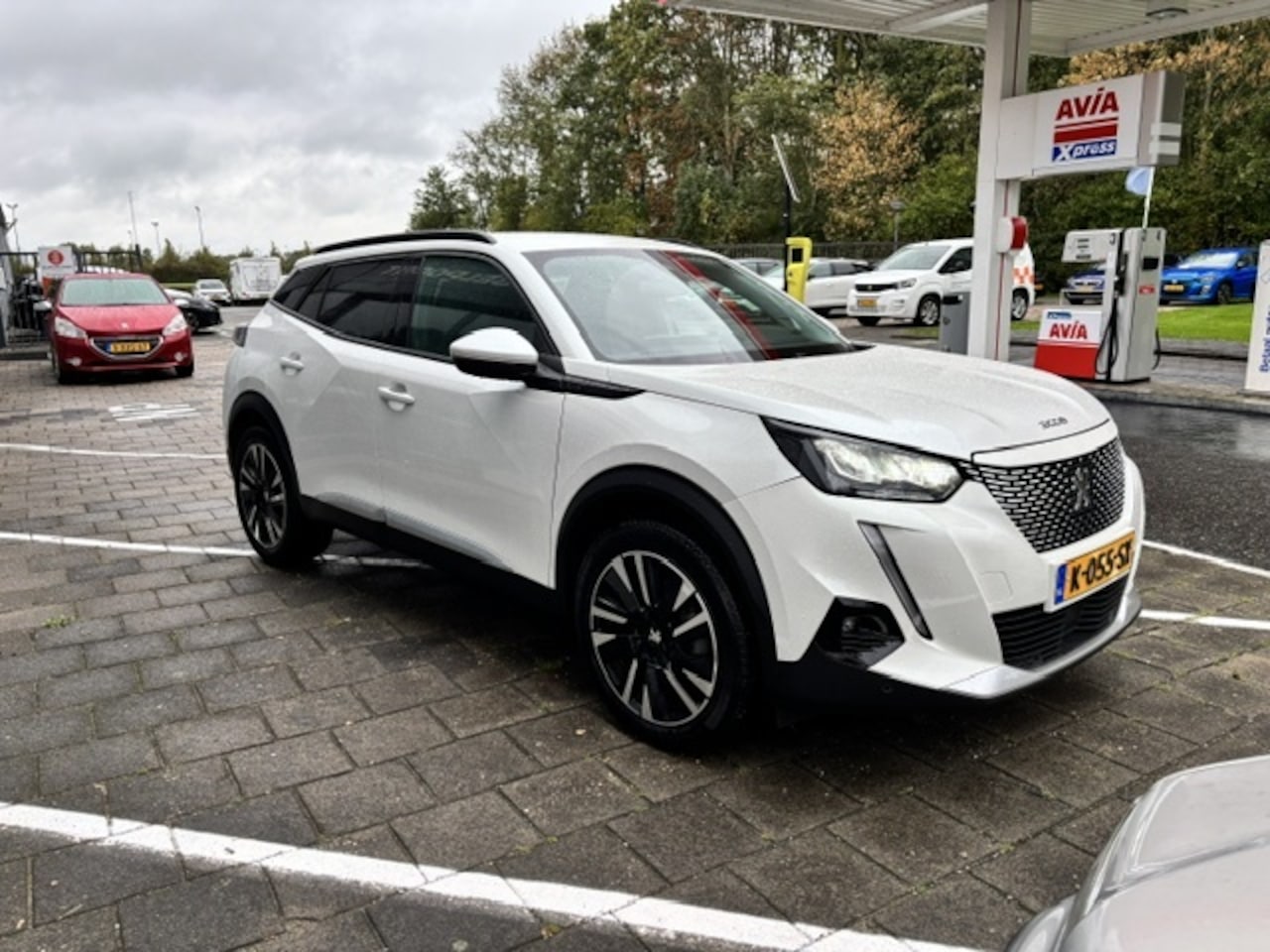 Peugeot e-2008 - EV 50kWh 136pk - AutoWereld.nl