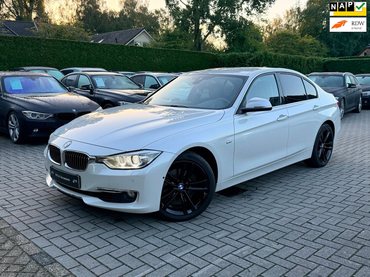 BMW 3-serie - 320i High Executive Luxury Line|Nieuwe Ketting|Round View|Head Up|Leder|18 inch|Nette staa - AutoWereld.nl