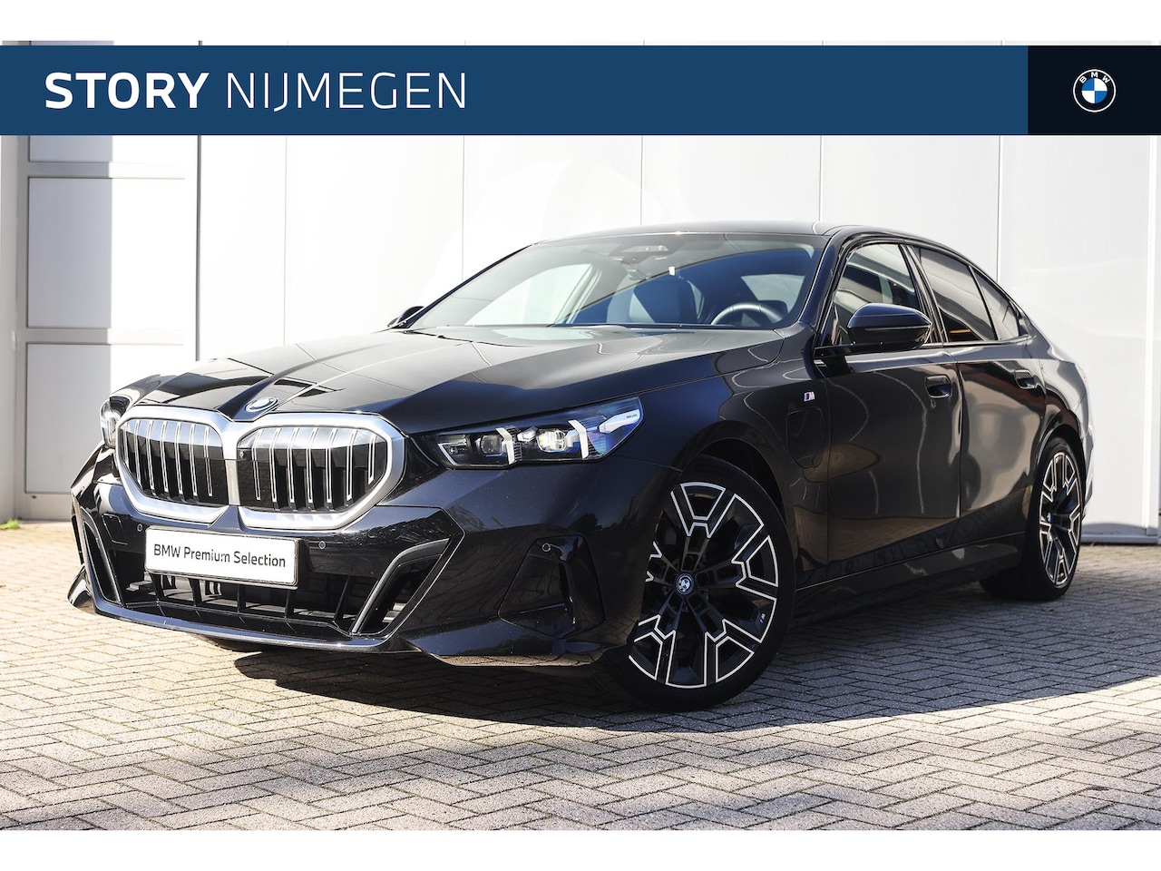 BMW 5-serie - 530e M Sport Automaat / Trekhaak / Comfortstoelen / Comfort Access / Adaptieve LED / Parki - AutoWereld.nl