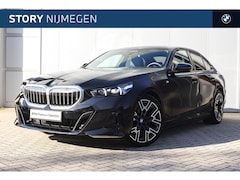 BMW 5-serie - 530e M Sport Automaat / Trekhaak / Comfortstoelen / Comfort Access / Adaptieve LED / Parki