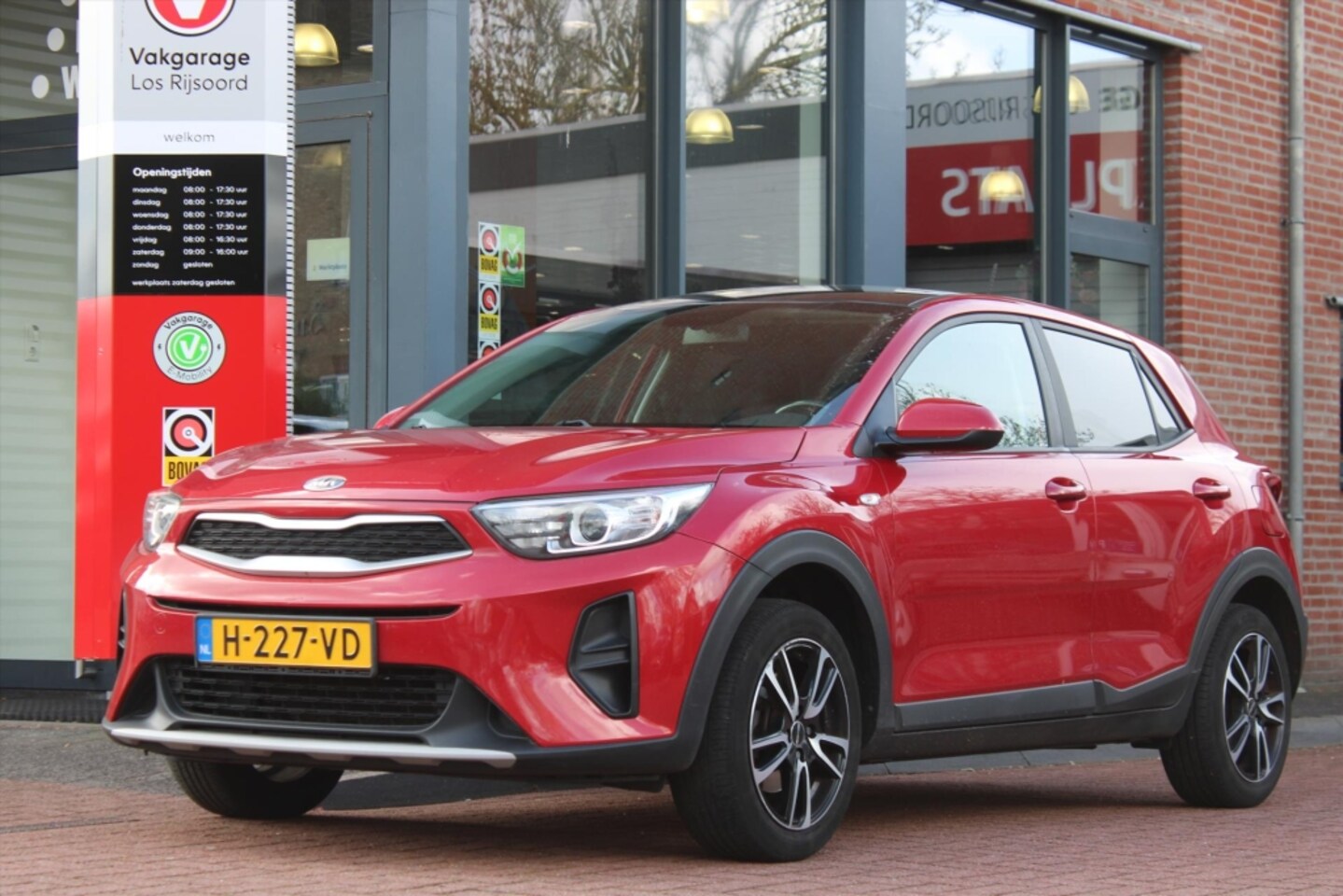 Kia Stonic - 1.2 MPi *ComfortLine* | Trekhaak | Carplay | Cruise Control | A/C | Stoel & Stuurverwarmin - AutoWereld.nl