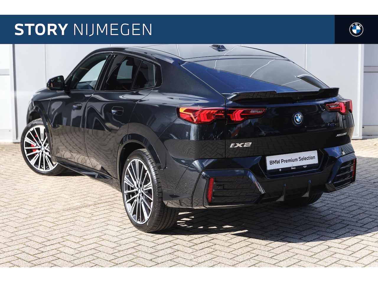 BMW iX2 - xDrive30 M Sport / Panoramadak / Sportstoelen / Comfort Access / Adaptieve LED / Head-Up / - AutoWereld.nl