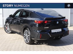 BMW iX2 - xDrive30 M Sport / Panoramadak / Sportstoelen / Comfort Access / Adaptieve LED / Head-Up /