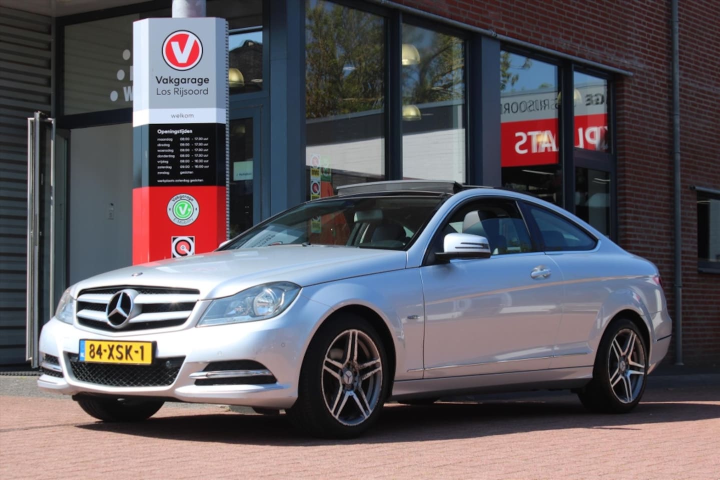 Mercedes-Benz C-klasse Coupé - C180 Aut. *180* | Trekhaak | Cruise & Climate Control | Schuifdak | Stoelverwarming | PDC - AutoWereld.nl