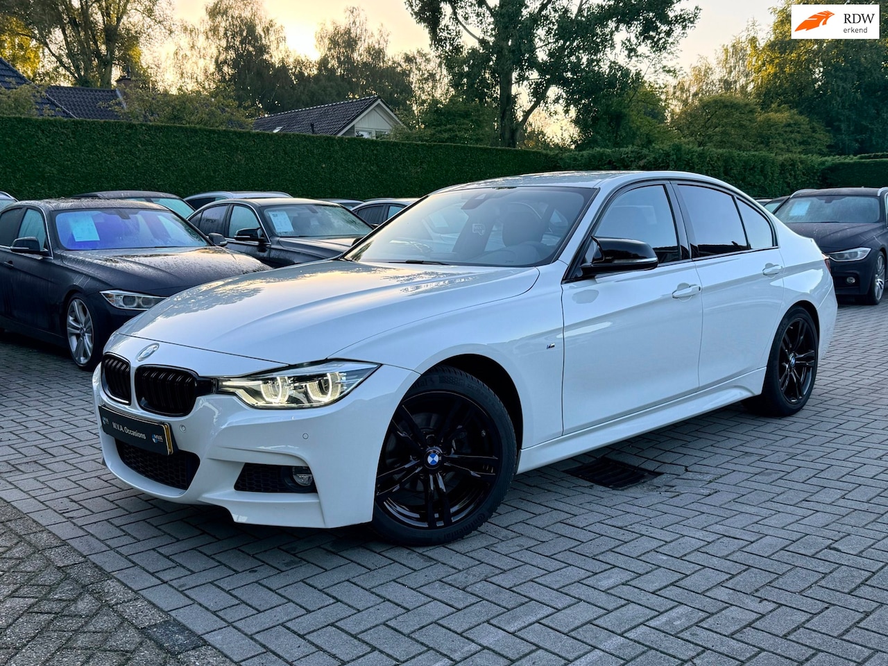 BMW 3-serie - 318i Centennial High Executive M Sport Lci|18 inch M|Climate control|Cruise control|Trekha - AutoWereld.nl